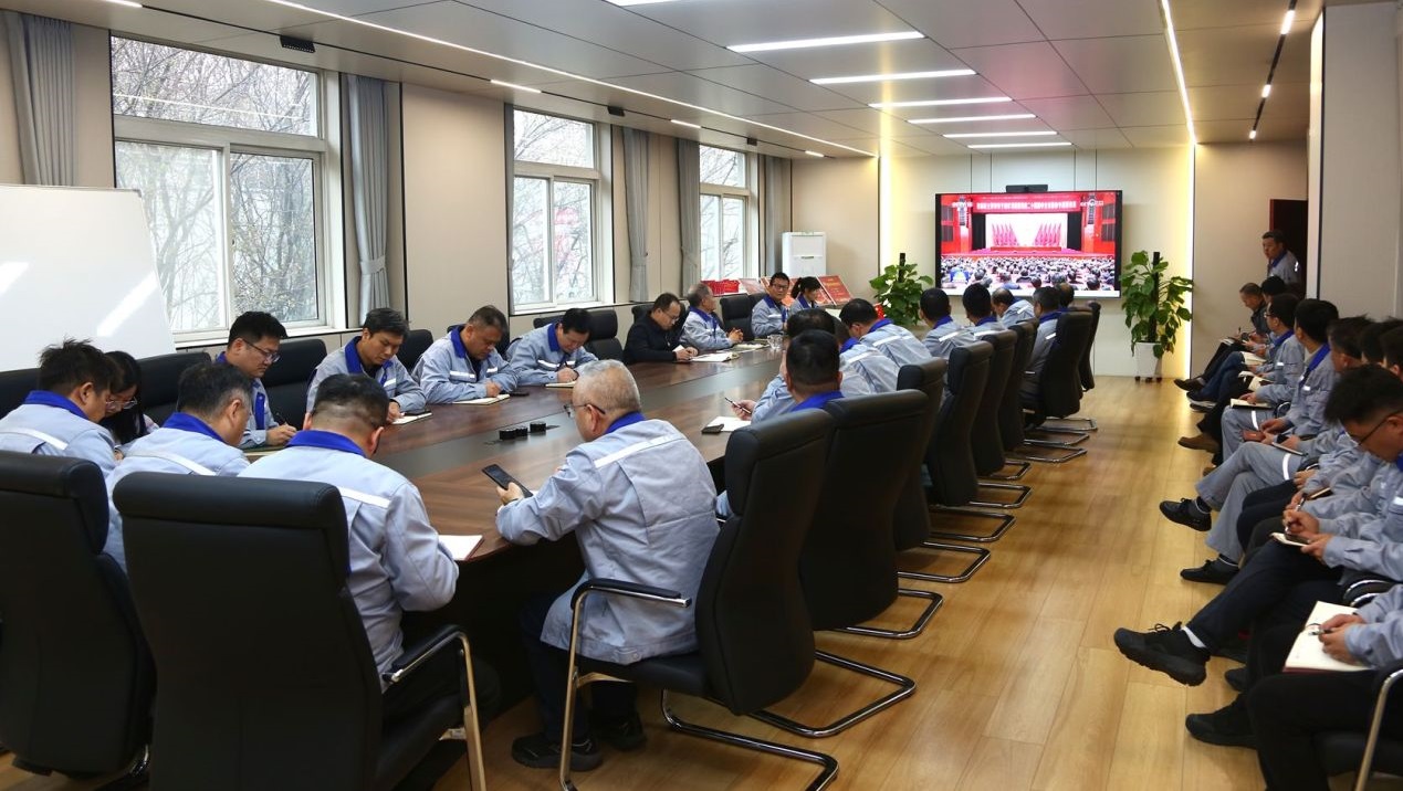 公司授牌表彰党员示范岗和责任区 党委书记